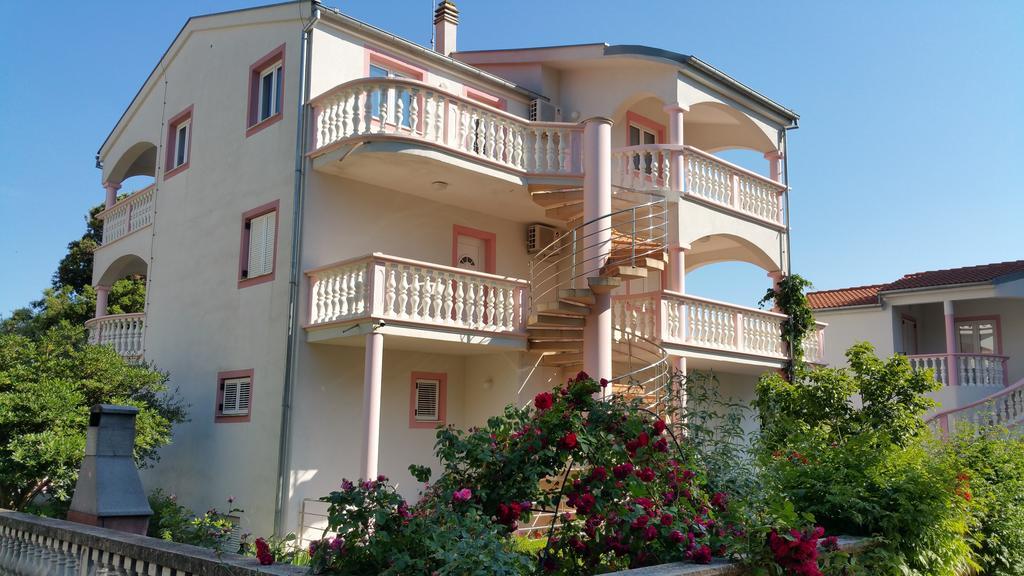 Gardenia Apartments Pakoštane Eksteriør bilde